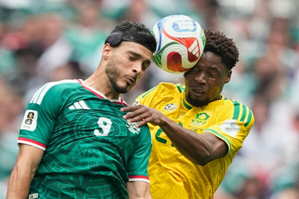 Mexico beat South Africa 2-0 in World Cup opener amid 3 red cards