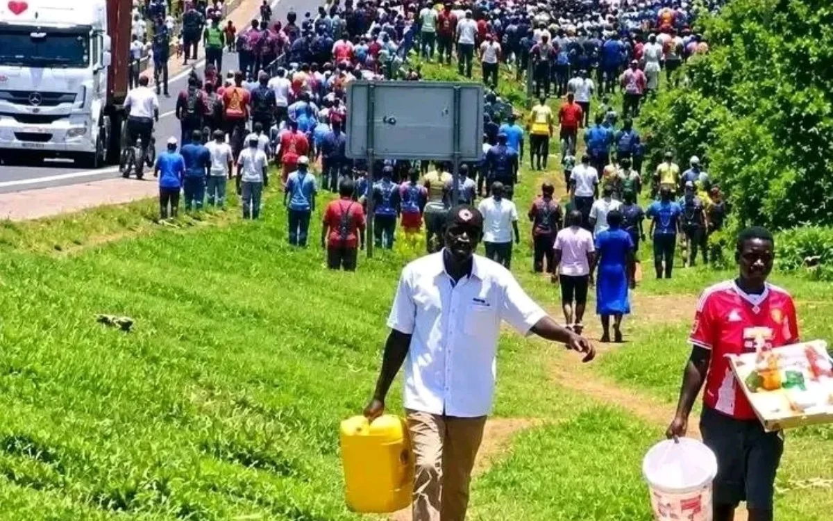 Residents Risk Lives Siphoning Fuel After Tanker Overturns on Bungoma-Malaba Road